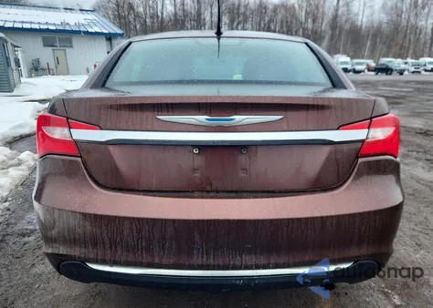 2013 Chrysler 200 Lx z USA, uszkodzony, nr VIN 1C3CCBAB4DN735819